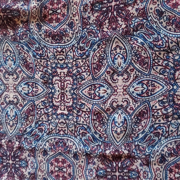 Sheer sleeveless blouse - Picture 2 of 3